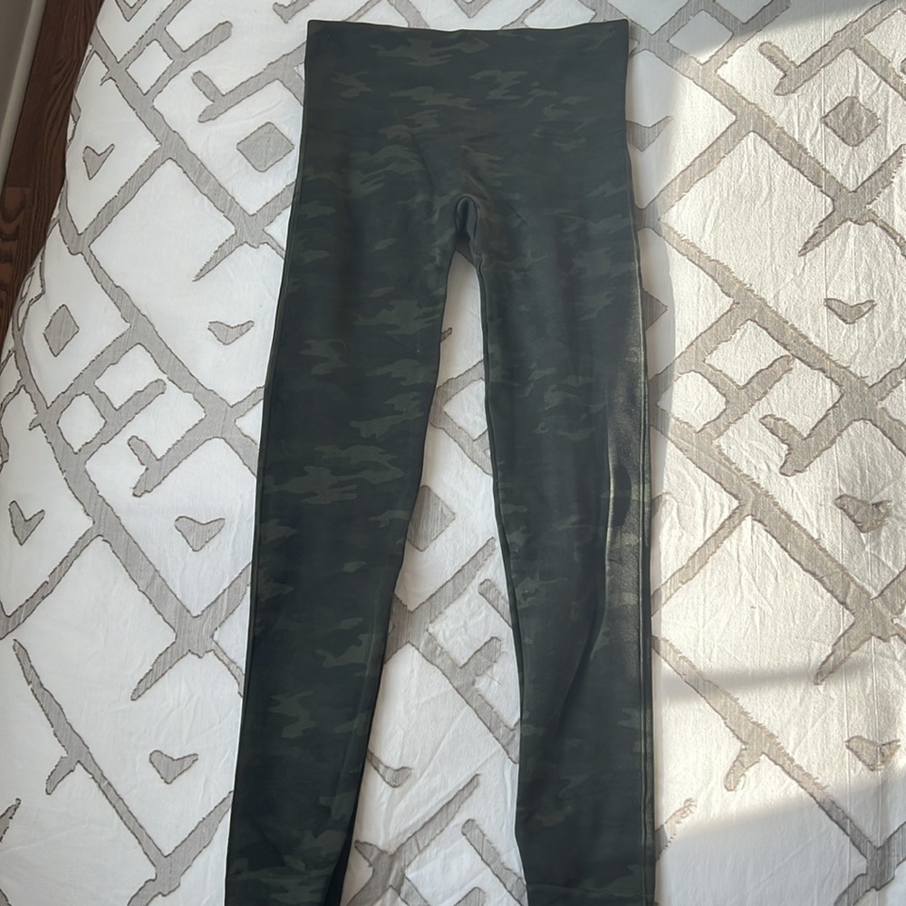 Spanx Legging Bundle Sz Medium Seamless/Leather - image 7